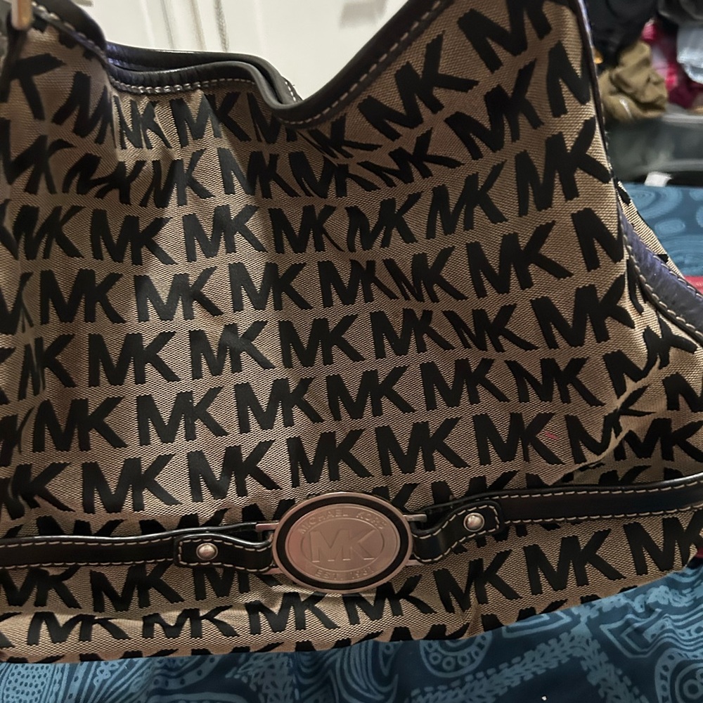 Michael Kors Monogram Bag - Picture 10 of 10